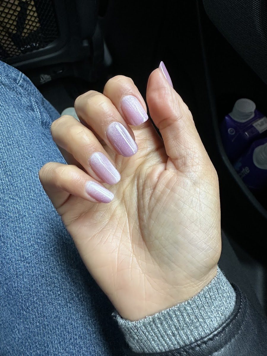 Uñas en lila
